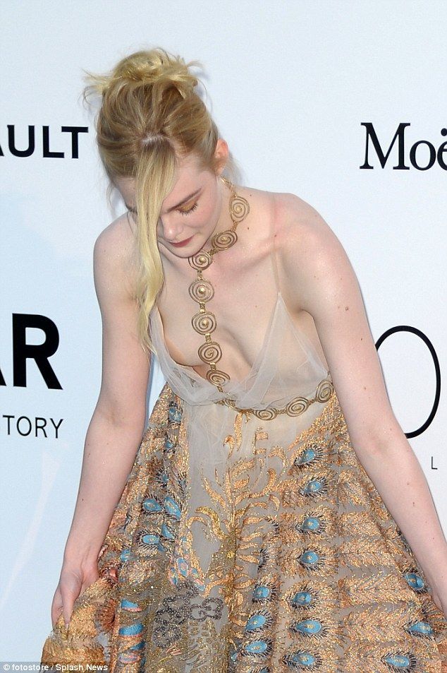 ดาราคนโปรดเลยคนนี้น้อง Elle Fanning พอโตมาแล้วเซ็กส์ซี่ไม่เบานะ