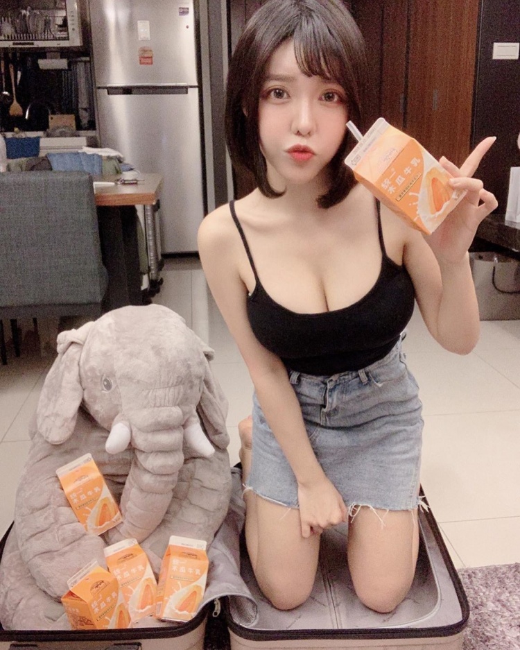 Sisters love to drink papaya milk. No wonder the development is so good!  At a glance, the 